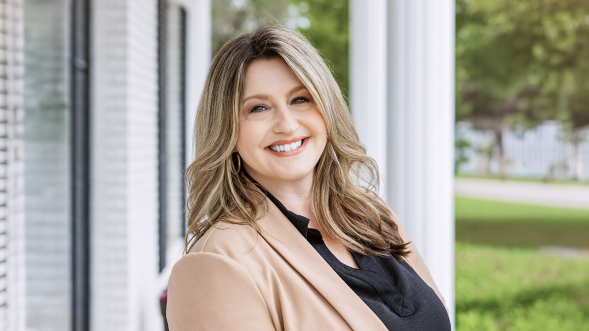 headshot of Shana Hollon.
