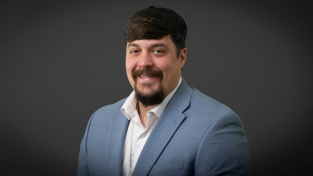 Headshot of Travis Overall.
